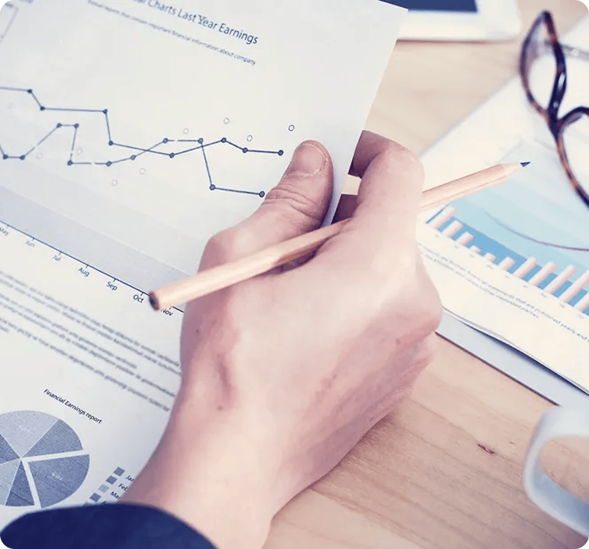 Analyzing financial graphs and charts
